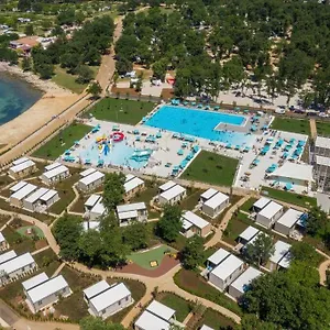 https://adriamar-mobile-homes-in-camping-park-umag.in-istria.net
